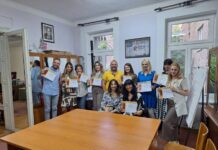 Додела сертификата поводом завршетка курса енглеског језика